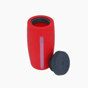 Distributeur rouge avec son couvercle gris
